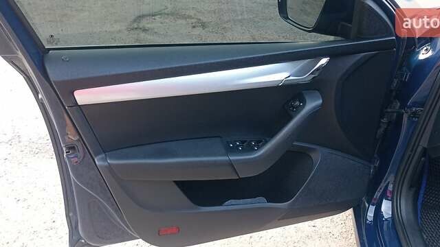 Синий Шкода Октавия, объемом двигателя 1.6 л и пробегом 299 тыс. км за 11300 $, фото 7 на Automoto.ua