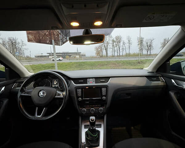 Синий Шкода Октавия, объемом двигателя 1.97 л и пробегом 231 тыс. км за 13400 $, фото 3 на Automoto.ua