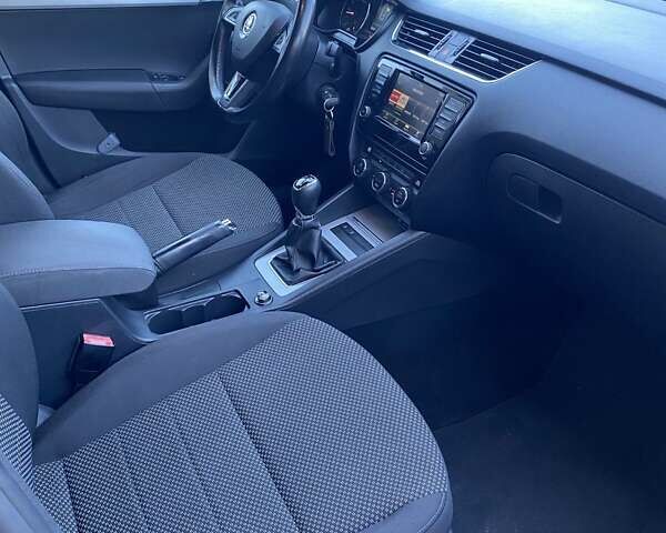 Шкода Октавія 2016 у Жовкві на Automoto.ua Синій Шкода Октавія, об'ємом двигуна 1.6 л та пробігом 251 тис. км за 10200 $, фото 11 на Automoto.ua