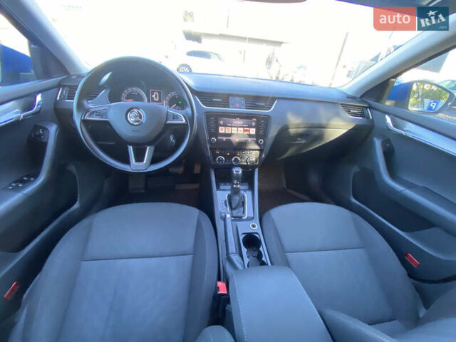 Синий Шкода Октавия, объемом двигателя 1.6 л и пробегом 210 тыс. км за 13300 $, фото 12 на Automoto.ua