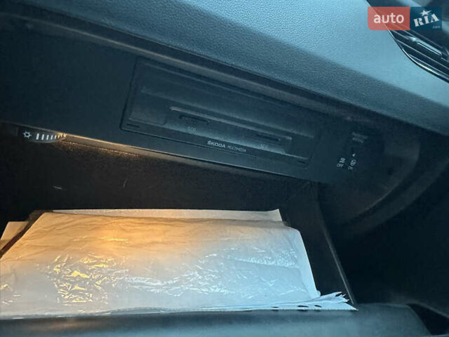 Синій Шкода Октавія, об'ємом двигуна 1.6 л та пробігом 203 тис. км за 12200 $, фото 18 на Automoto.ua