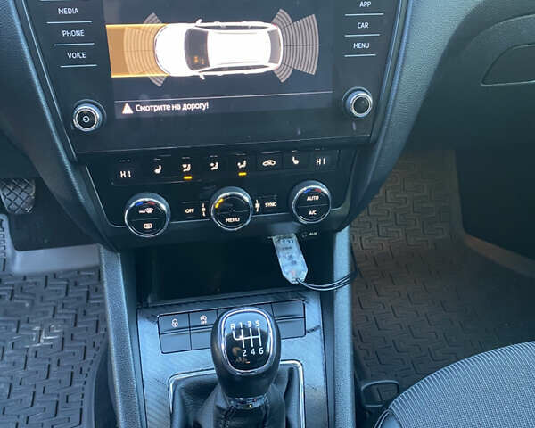 Синий Шкода Октавия, объемом двигателя 1.4 л и пробегом 208 тыс. км за 12300 $, фото 22 на Automoto.ua