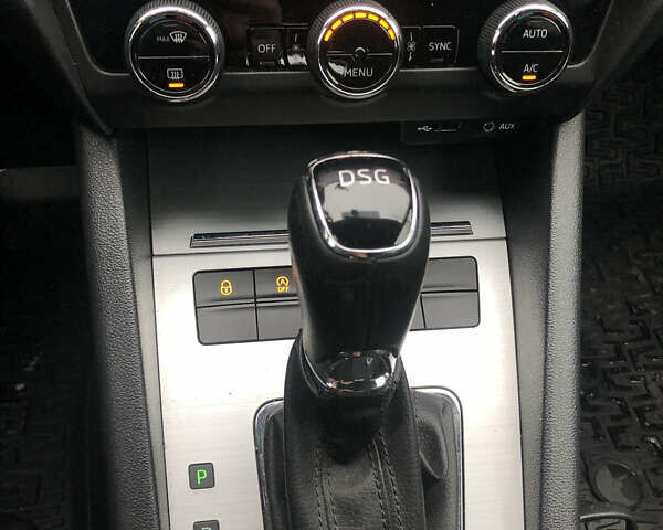 Синий Шкода Октавия, объемом двигателя 1.6 л и пробегом 274 тыс. км за 11900 $, фото 9 на Automoto.ua