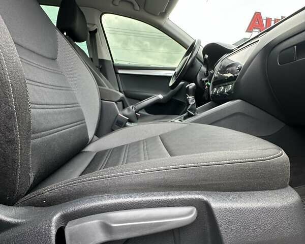 Шкода Октавия 2017 в Буче на Automoto.ua Синий Шкода Октавия, объемом двигателя 1.6 л и пробегом 267 тыс. км за 12400 $, фото 25 на Automoto.ua