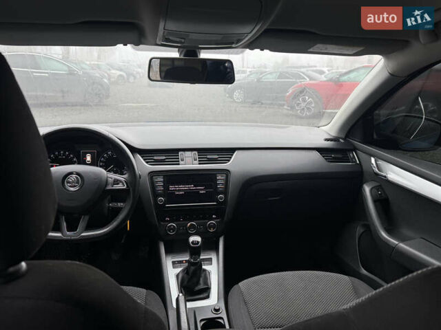 Синий Шкода Октавия, объемом двигателя 1.6 л и пробегом 264 тыс. км за 10500 $, фото 8 на Automoto.ua