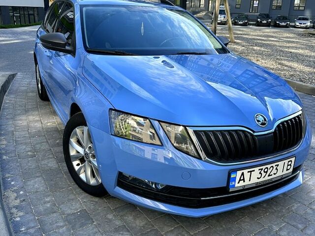 Синій Шкода Октавія, об'ємом двигуна 2 л та пробігом 330 тис. км за 12850 $, фото 1 на Automoto.ua