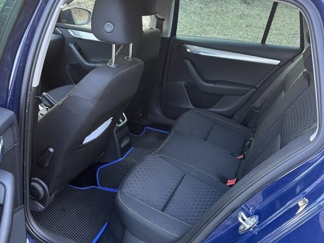 Синій Шкода Октавія, об'ємом двигуна 2 л та пробігом 260 тис. км за 15000 $, фото 4 на Automoto.ua