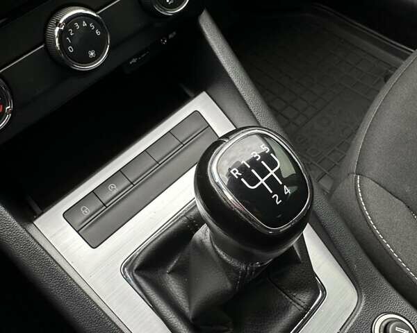 Шкода Октавия 2017 в Буче на Automoto.ua Синий Шкода Октавия, объемом двигателя 1.6 л и пробегом 267 тыс. км за 12400 $, фото 18 на Automoto.ua