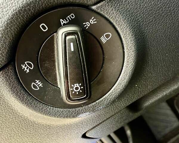 Синий Шкода Октавия, объемом двигателя 2 л и пробегом 226 тыс. км за 13999 $, фото 31 на Automoto.ua