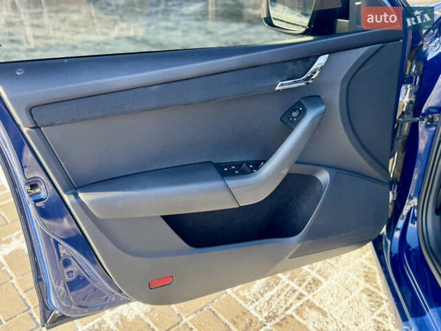 Синий Шкода Октавия, объемом двигателя 0 л и пробегом 252 тыс. км за 13950 $, фото 11 на Automoto.ua