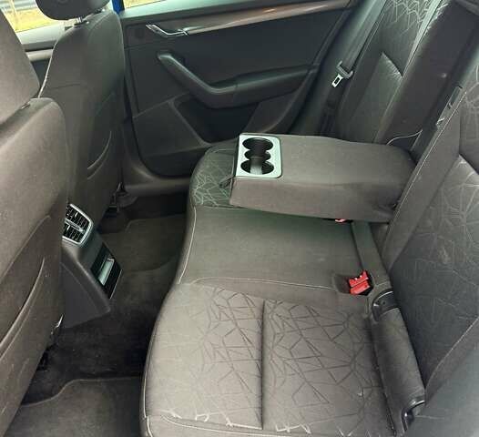 Синий Шкода Октавия, объемом двигателя 2 л и пробегом 226 тыс. км за 13999 $, фото 26 на Automoto.ua