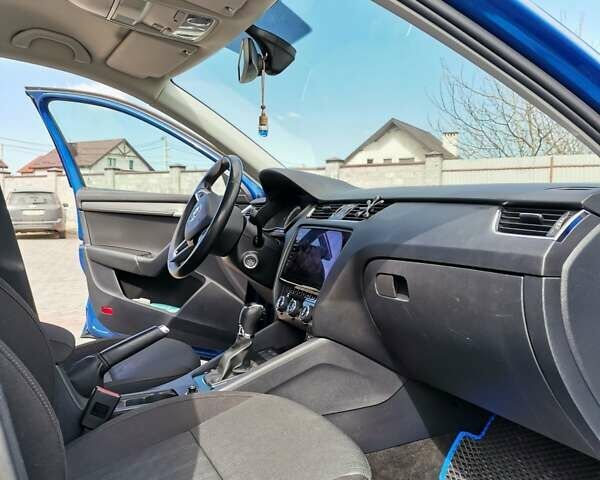 Синий Шкода Октавия, объемом двигателя 1.6 л и пробегом 204 тыс. км за 14000 $, фото 15 на Automoto.ua