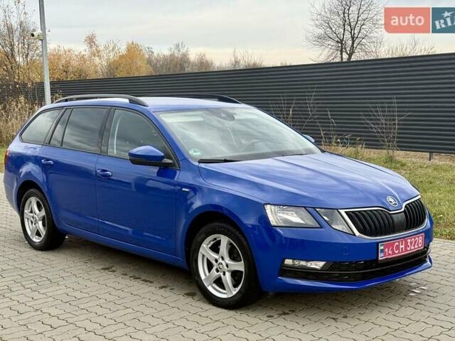 Синий Шкода Октавия, объемом двигателя 2 л и пробегом 226 тыс. км за 13999 $, фото 1 на Automoto.ua