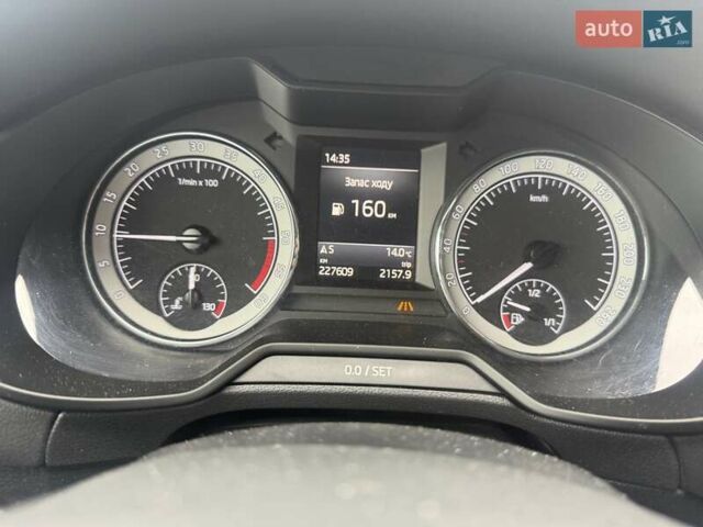 Синий Шкода Октавия, объемом двигателя 2 л и пробегом 226 тыс. км за 13999 $, фото 33 на Automoto.ua