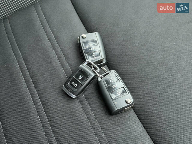 Синій Шкода Октавія, об'ємом двигуна 1 л та пробігом 158 тис. км за 12700 $, фото 30 на Automoto.ua