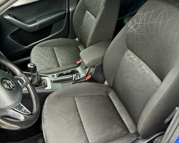 Синий Шкода Октавия, объемом двигателя 2 л и пробегом 226 тыс. км за 13999 $, фото 24 на Automoto.ua