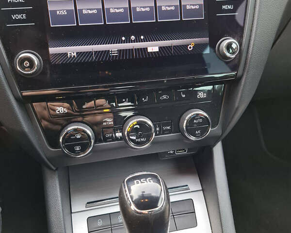 Синий Шкода Октавия, объемом двигателя 2 л и пробегом 193 тыс. км за 14200 $, фото 12 на Automoto.ua