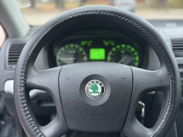 Синій Шкода Октавія, об'ємом двигуна 1.9 л та пробігом 256 тис. км за 3450 $, фото 11 на Automoto.ua