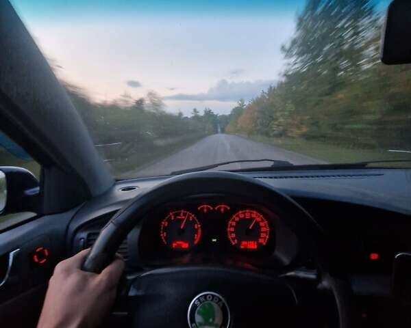 Синий Шкода Октавия, объемом двигателя 1.8 л и пробегом 342 тыс. км за 3200 $, фото 11 на Automoto.ua