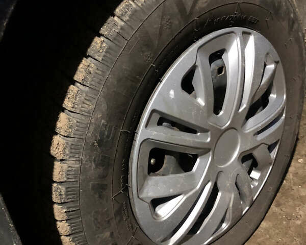 Синий Шкода Октавия, объемом двигателя 1.6 л и пробегом 252 тыс. км за 2900 $, фото 4 на Automoto.ua