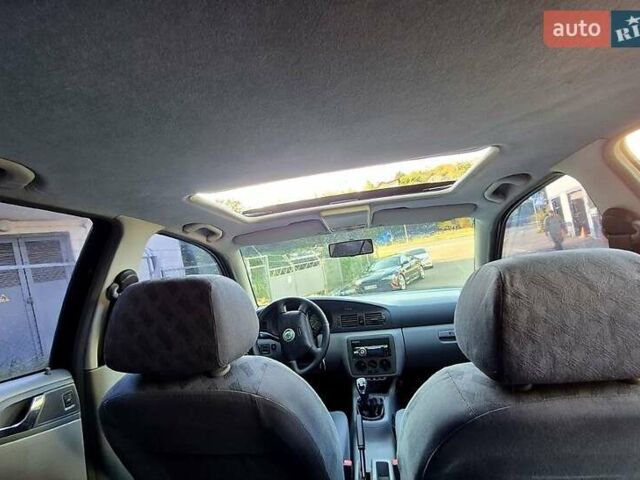 Синий Шкода Октавия, объемом двигателя 1.8 л и пробегом 400 тыс. км за 2300 $, фото 4 на Automoto.ua