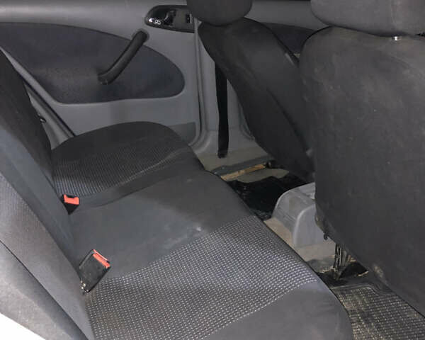 Синий Шкода Октавия, объемом двигателя 1.6 л и пробегом 252 тыс. км за 2900 $, фото 3 на Automoto.ua