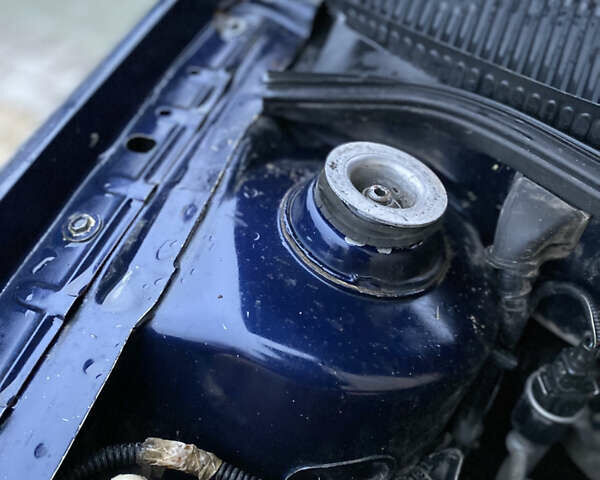 Синий Шкода Октавия, объемом двигателя 1.6 л и пробегом 317 тыс. км за 2650 $, фото 50 на Automoto.ua