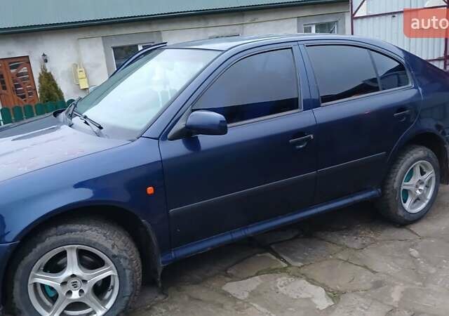 Синий Шкода Октавия, объемом двигателя 1.6 л и пробегом 265 тыс. км за 2900 $, фото 3 на Automoto.ua