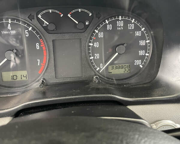 Синий Шкода Октавия, объемом двигателя 1.6 л и пробегом 338 тыс. км за 3500 $, фото 5 на Automoto.ua