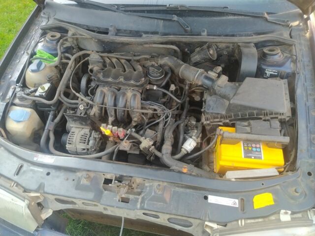 Синий Шкода Октавия, объемом двигателя 1.6 л и пробегом 300 тыс. км за 2300 $, фото 6 на Automoto.ua