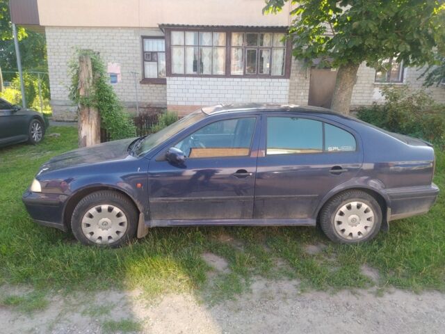 Синий Шкода Октавия, объемом двигателя 1.6 л и пробегом 300 тыс. км за 2300 $, фото 1 на Automoto.ua