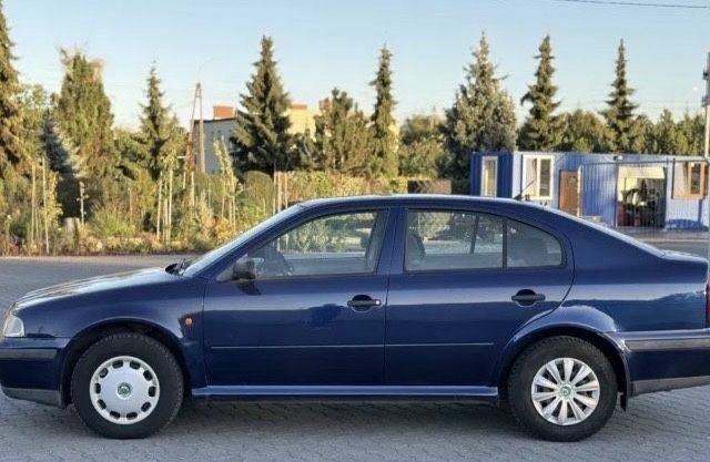 Синий Шкода Октавия, объемом двигателя 1.9 л и пробегом 300 тыс. км за 1650 $, фото 3 на Automoto.ua