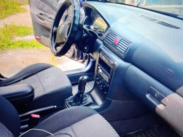 Синій Шкода Октавія, об'ємом двигуна 2 л та пробігом 400 тис. км за 3700 $, фото 5 на Automoto.ua
