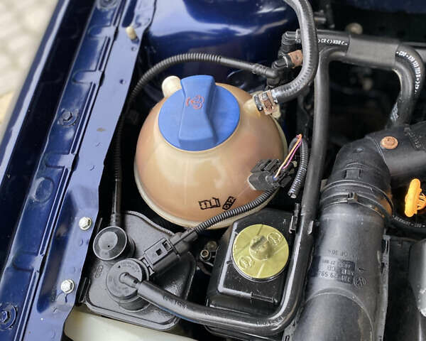 Синий Шкода Октавия, объемом двигателя 1.6 л и пробегом 230 тыс. км за 3499 $, фото 61 на Automoto.ua