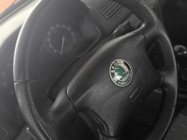 Синий Шкода Октавия, объемом двигателя 2 л и пробегом 300 тыс. км за 2600 $, фото 6 на Automoto.ua