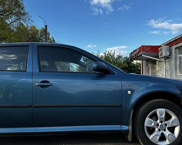 Синий Шкода Октавия, объемом двигателя 1.6 л и пробегом 230 тыс. км за 4500 $, фото 4 на Automoto.ua