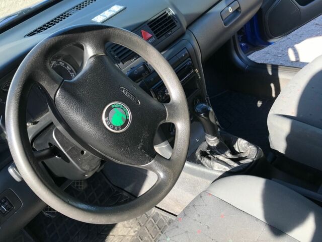 Синий Шкода Октавия, объемом двигателя 1.6 л и пробегом 218 тыс. км за 4800 $, фото 6 на Automoto.ua