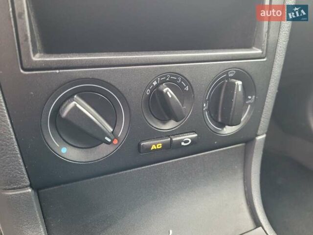 Синий Шкода Октавия, объемом двигателя 1.6 л и пробегом 150 тыс. км за 4899 $, фото 32 на Automoto.ua