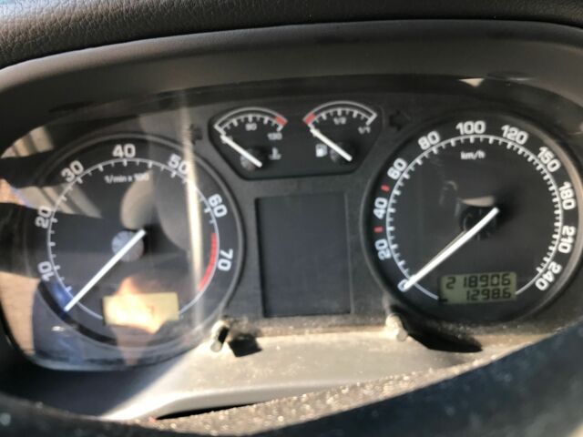 Синий Шкода Октавия, объемом двигателя 1.6 л и пробегом 218 тыс. км за 4800 $, фото 7 на Automoto.ua