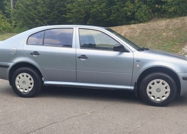 Синий Шкода Октавия, объемом двигателя 1.6 л и пробегом 215 тыс. км за 3550 $, фото 5 на Automoto.ua