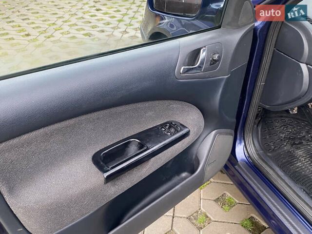 Синій Шкода Октавія, об'ємом двигуна 1.6 л та пробігом 240 тис. км за 4800 $, фото 22 на Automoto.ua