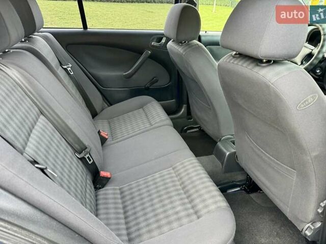 Синий Шкода Октавия, объемом двигателя 1.6 л и пробегом 235 тыс. км за 3999 $, фото 38 на Automoto.ua