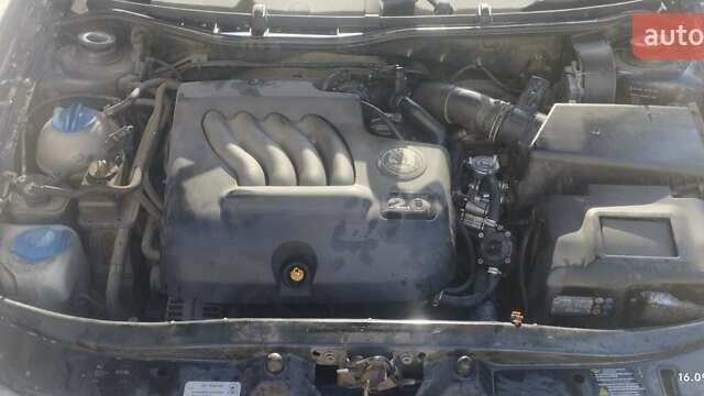 Синій Шкода Октавія, об'ємом двигуна 1.98 л та пробігом 300 тис. км за 3700 $, фото 3 на Automoto.ua