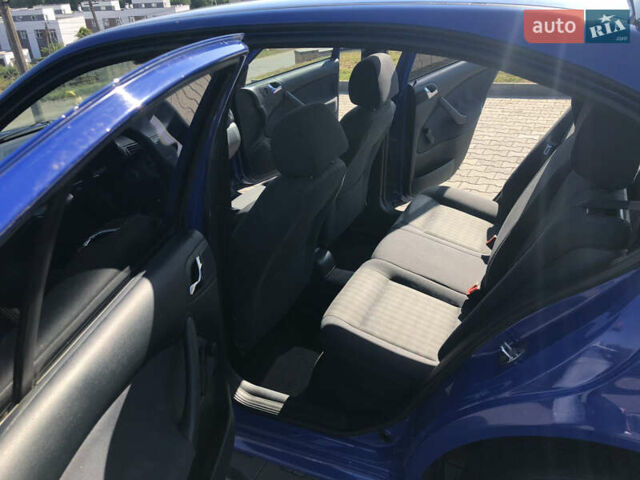 Синий Шкода Октавия, объемом двигателя 1.6 л и пробегом 233 тыс. км за 4300 $, фото 5 на Automoto.ua