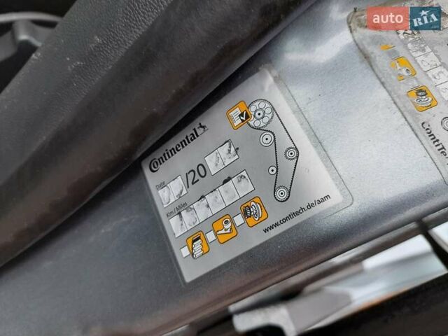 Синий Шкода Октавия, объемом двигателя 1.6 л и пробегом 211 тыс. км за 5400 $, фото 27 на Automoto.ua