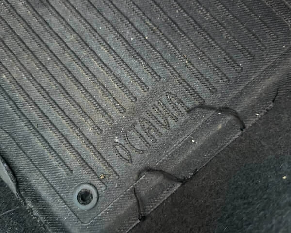 Синий Шкода Октавия, объемом двигателя 1.6 л и пробегом 141 тыс. км за 5000 $, фото 25 на Automoto.ua