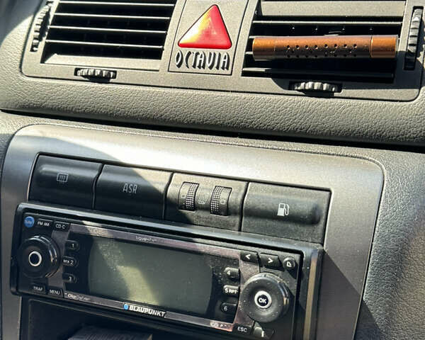 Шкода Октавія 2004 у Львові на Automoto.ua Синій Шкода Октавія, об'ємом двигуна 1.9 л та пробігом 306 тис. км за 3900 $, фото 11 на Automoto.ua