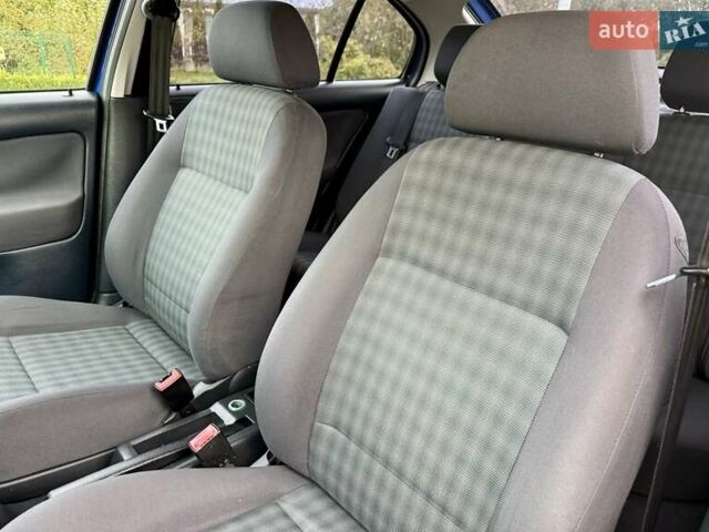 Синий Шкода Октавия, объемом двигателя 1.6 л и пробегом 235 тыс. км за 3999 $, фото 30 на Automoto.ua