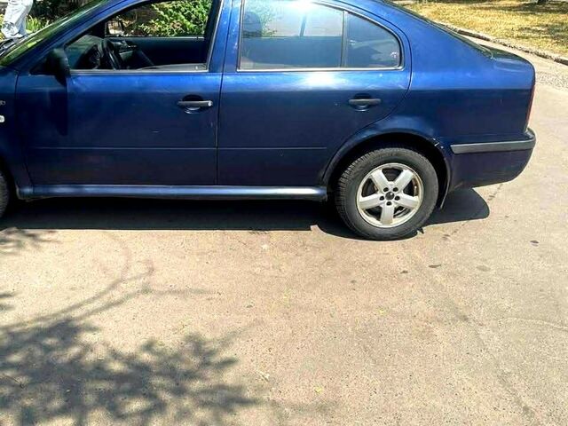 Синий Шкода Октавия, объемом двигателя 1.6 л и пробегом 200 тыс. км за 2800 $, фото 5 на Automoto.ua