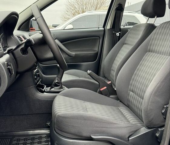 Синий Шкода Октавия, объемом двигателя 1.6 л и пробегом 151 тыс. км за 6900 $, фото 10 на Automoto.ua